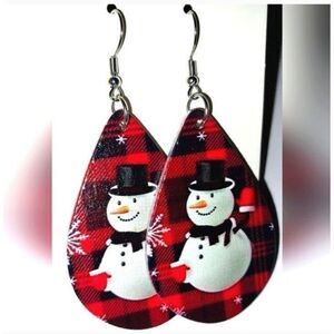 Super cute festive holiday earrings